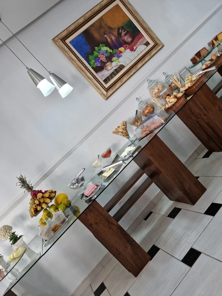Mesa do café da manhã servida