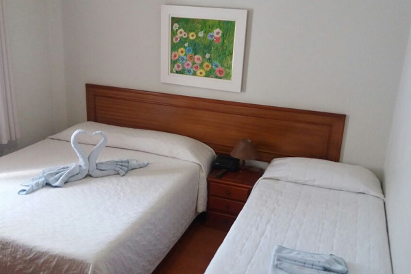 Quarto Casal com Sacada na Pousada Normandy